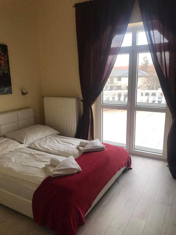 Y Panzio Bed & Breakfast บาลาตอนแลลเล ภายนอก รูปภาพ